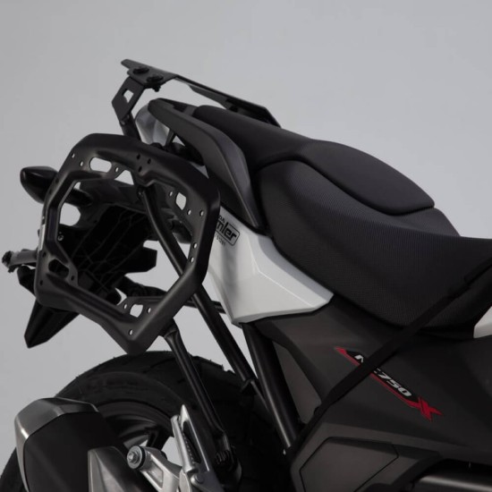 Σετ βάσεων και βαλιτσών SW-Motech TRAX ADV 37 lt. Honda NC 750 X 16-20 ασημί Σετ βάσεων και βαλιτσών SW-Motech TRAX ADV 37 lt. Honda NC 750 X 16-20 ασημί
