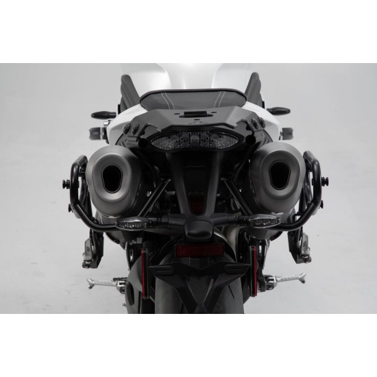 Σετ βάσεων και πλαϊνών βαλιτσών SW-Motech Urban ABS 33 lt. Triumph Speed Triple 1050 S/RS 18- (σετ) Σετ βάσεων και πλαϊνών βαλιτσών SW-Motech Urban ABS 33 lt. Triumph Speed Triple 1050 S/RS 18- (σετ)