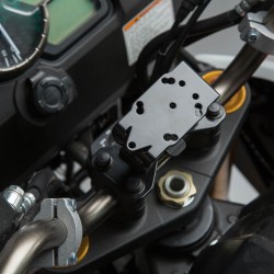 Βάση GPS SW-Motech Quick-Lock στην τιμονόπλακα Suzuki DL 650 V-Strom 17-