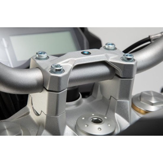 Αποστάτες τιμονιού SW-Motech 30 χιλ. BMW F 750 GS ασημί Αποστάτες τιμονιού SW-Motech 30 χιλ. BMW F 750 GS ασημί